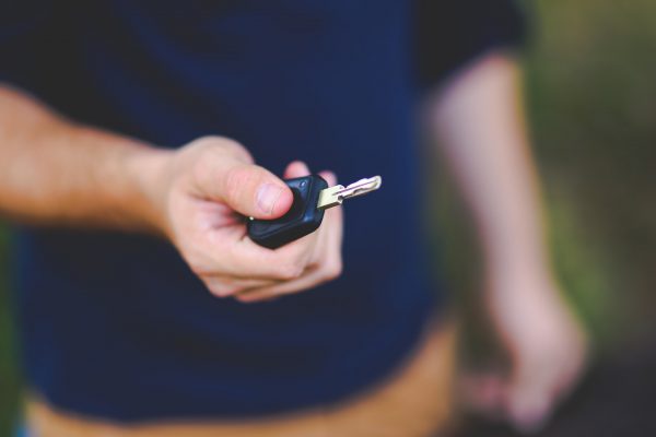 Is een auto huren verstandiger dan er een te kopen?